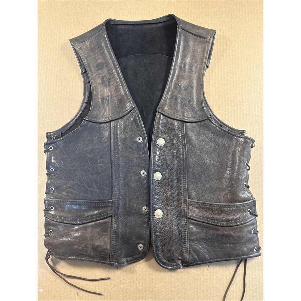 Walter Dyer is Leather Framingham Mass USA 100% leather Biker vest, Large, VTG